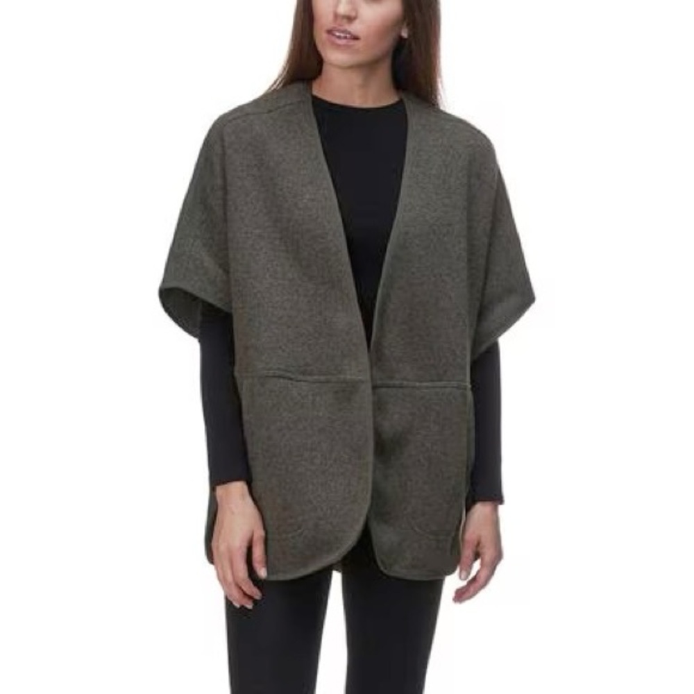 North Face NWT Women's Crescent Poncho